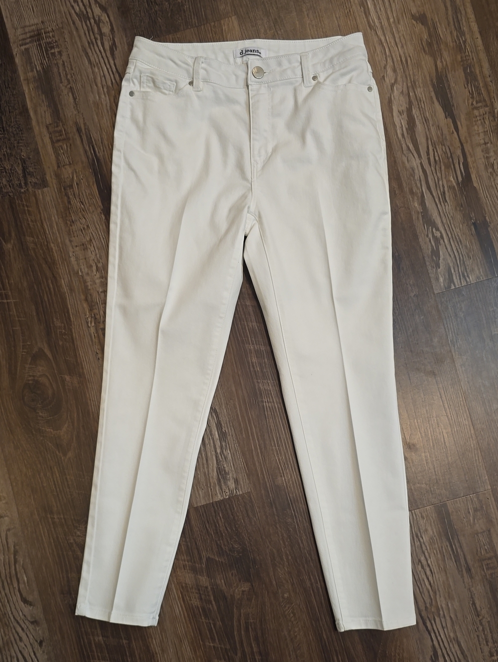 d. jeans women's white Slim Straight Pants size 6, super soft😍